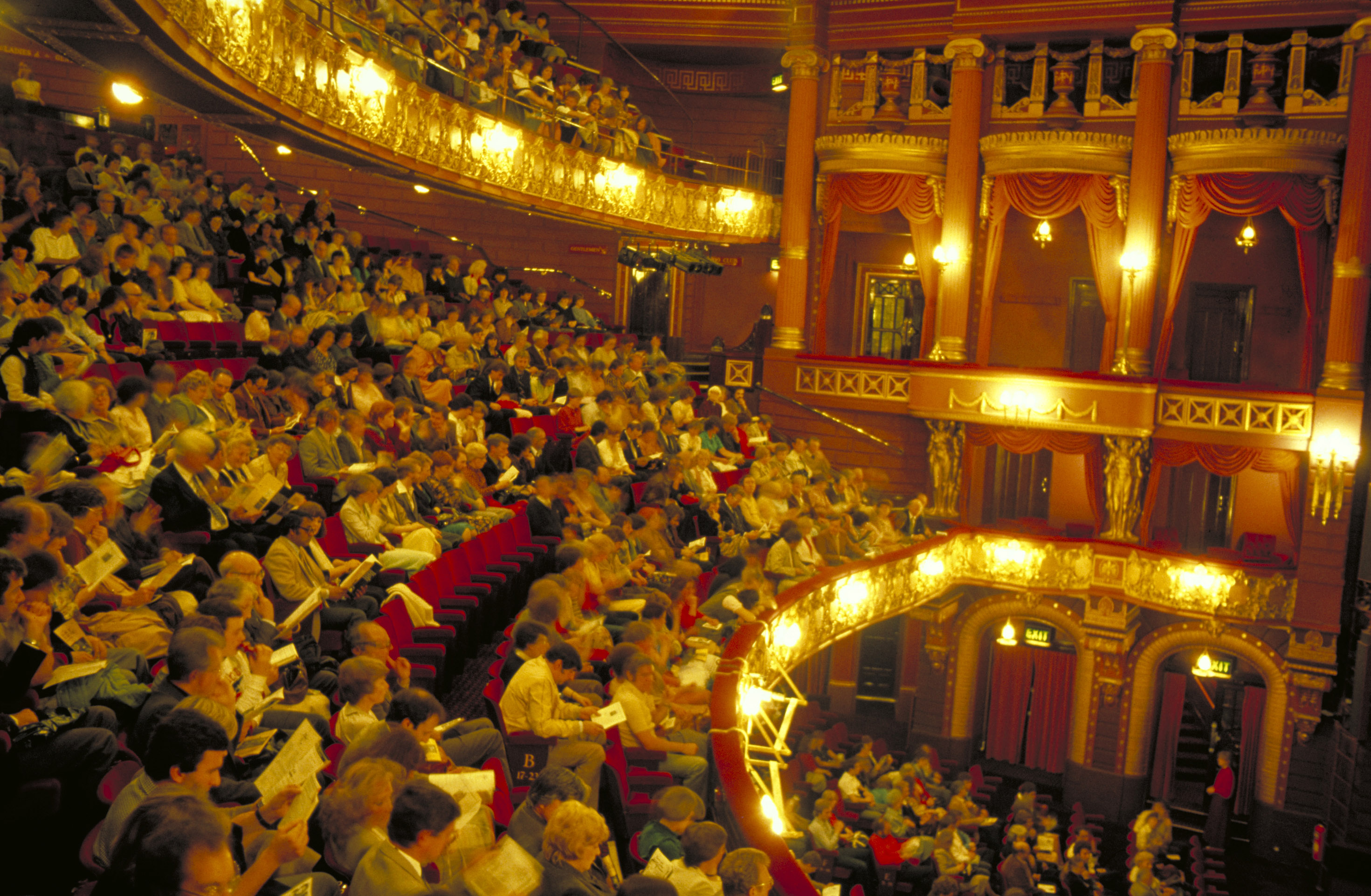 Weekend theater. West end Theatre. Великобритании театры и кинотеатры. "The Palace of Arts" ивановоdrama Theatre, the Musical Theatre and the Puppet Theatre. British Theatre and Music.